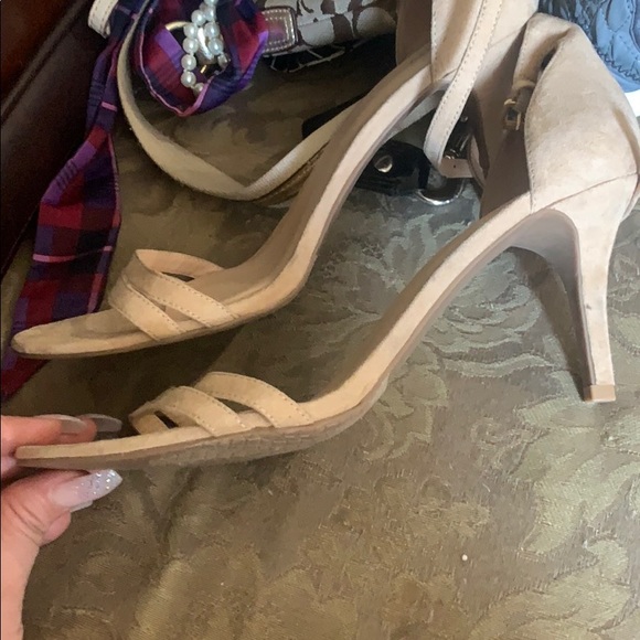 Heels - Picture 2 of 3